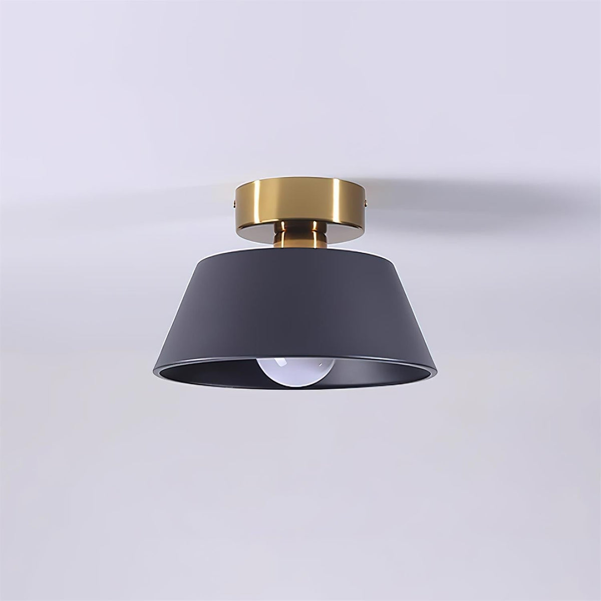 Taklampa i metall med modern minimalistisk takkåpa och plafondfäste