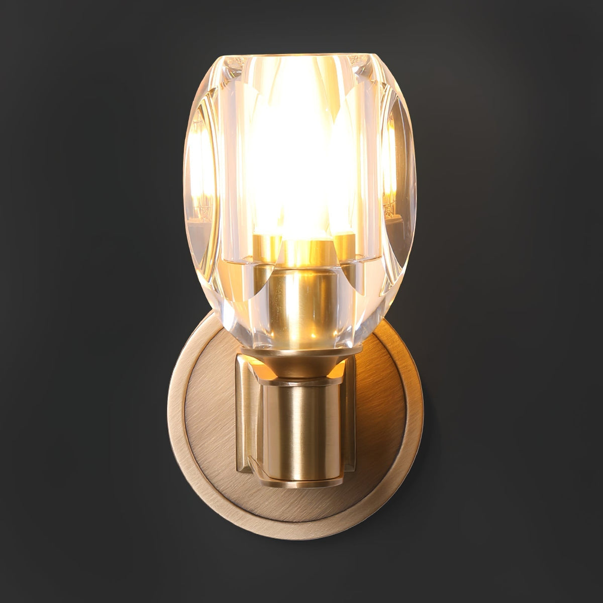 Tostor vägglampa i exklusivt nordiskt konstglas med diamantformad kristall