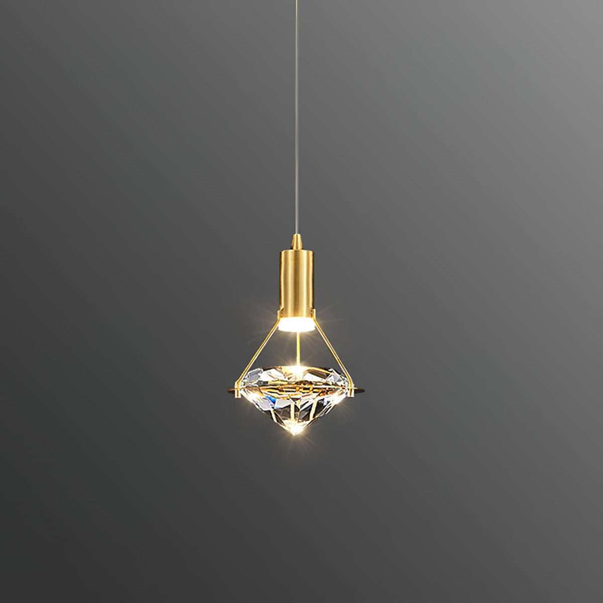 Candeeiro suspenso Cira em latão e cristal, elegante