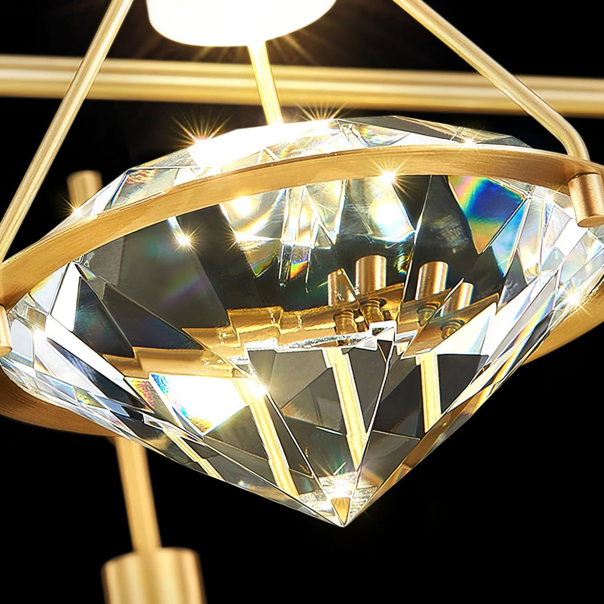 Candeeiro suspenso Cira em latão e cristal, elegante