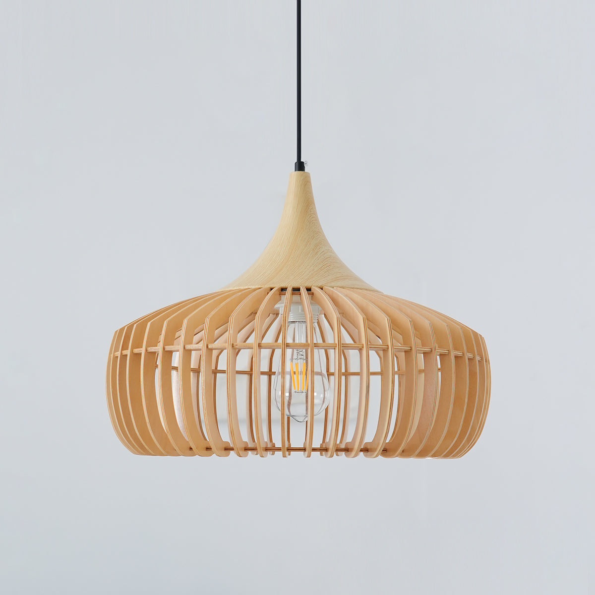 Vexo pendellampe i naturlig bambus og rattan