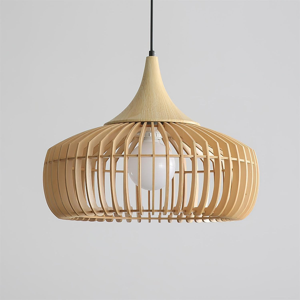 Vexo pendellampe i naturlig bambus og rattan