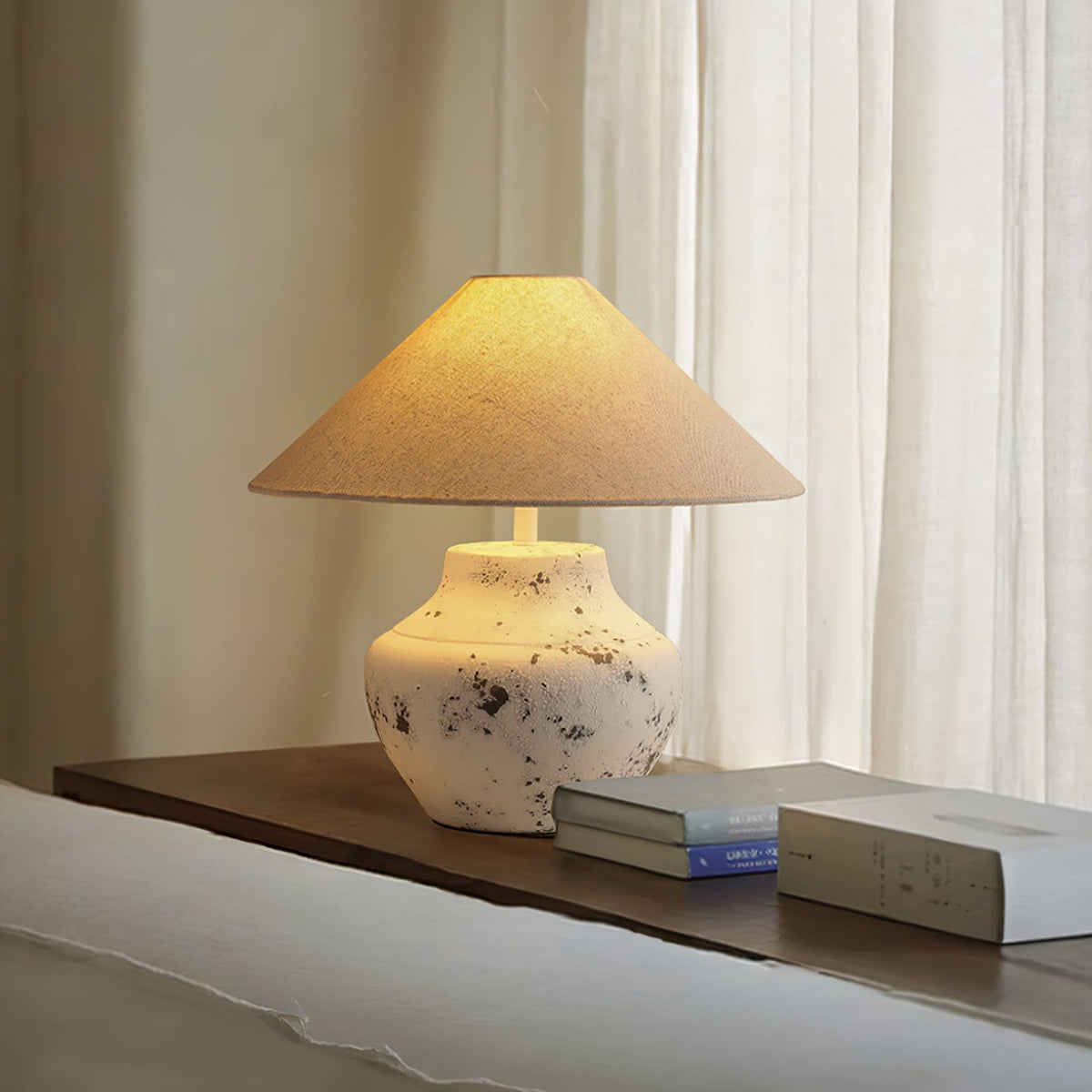 Atticus modern bordslampa i keramik