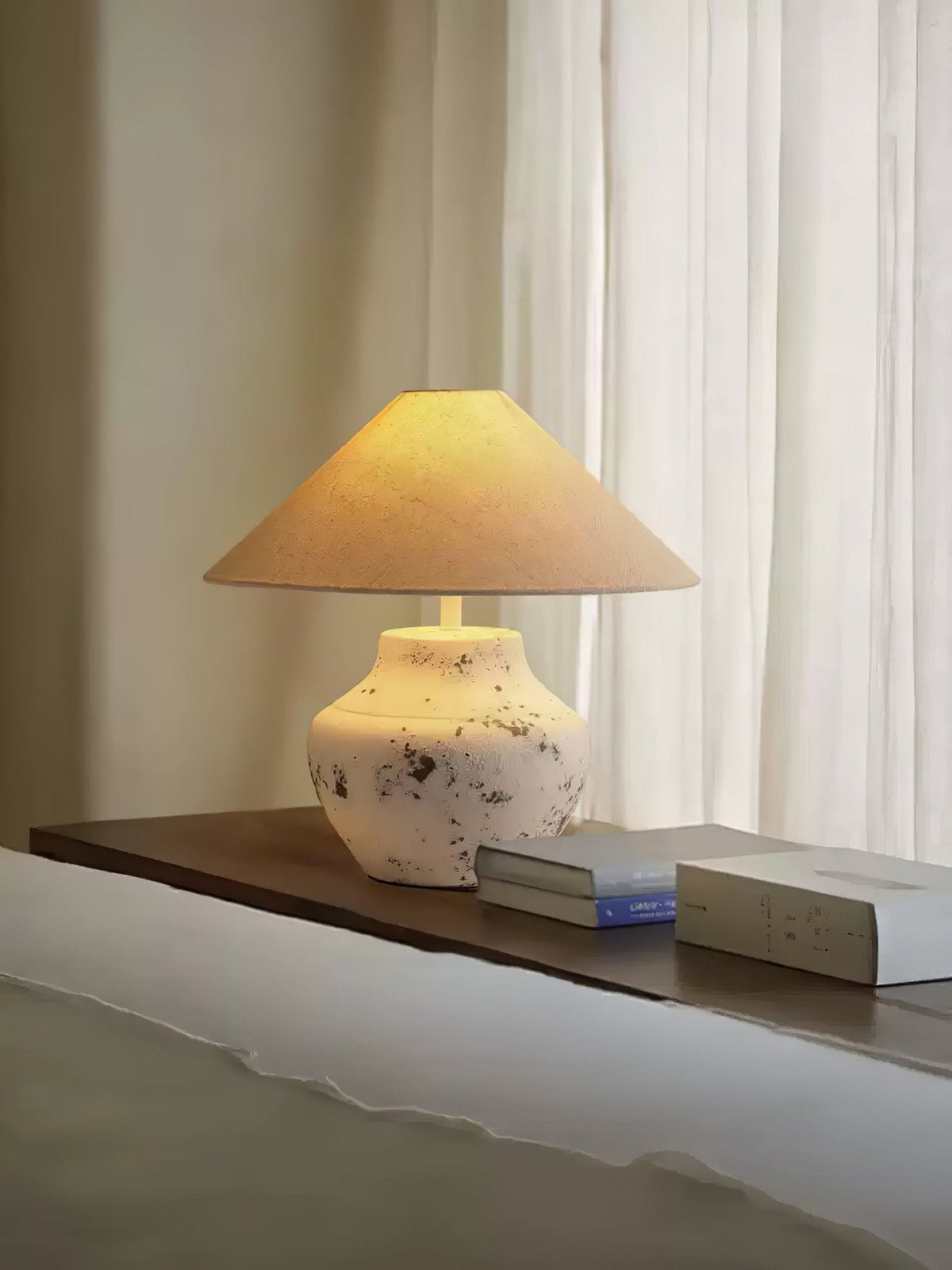 Atticus modern bordslampa i keramik