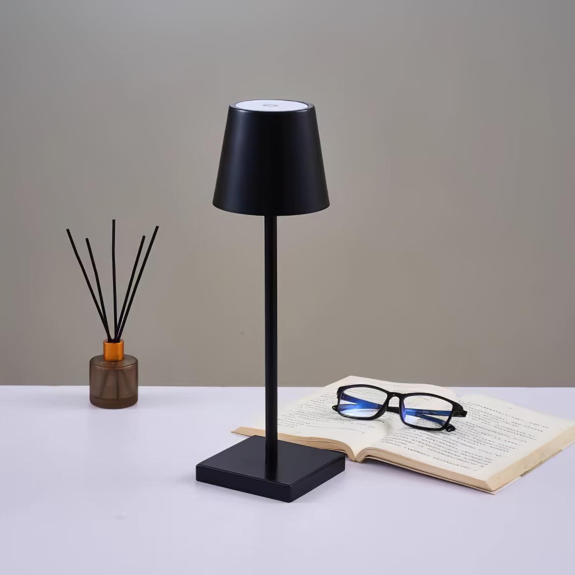 Viraorelia Table Lamp