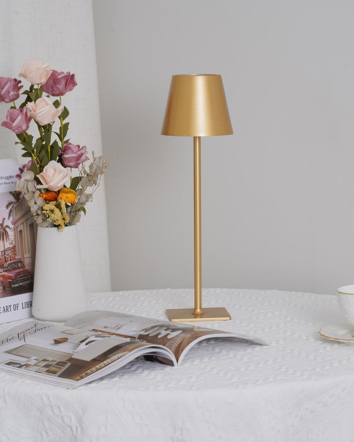 Viraorelia Table Lamp