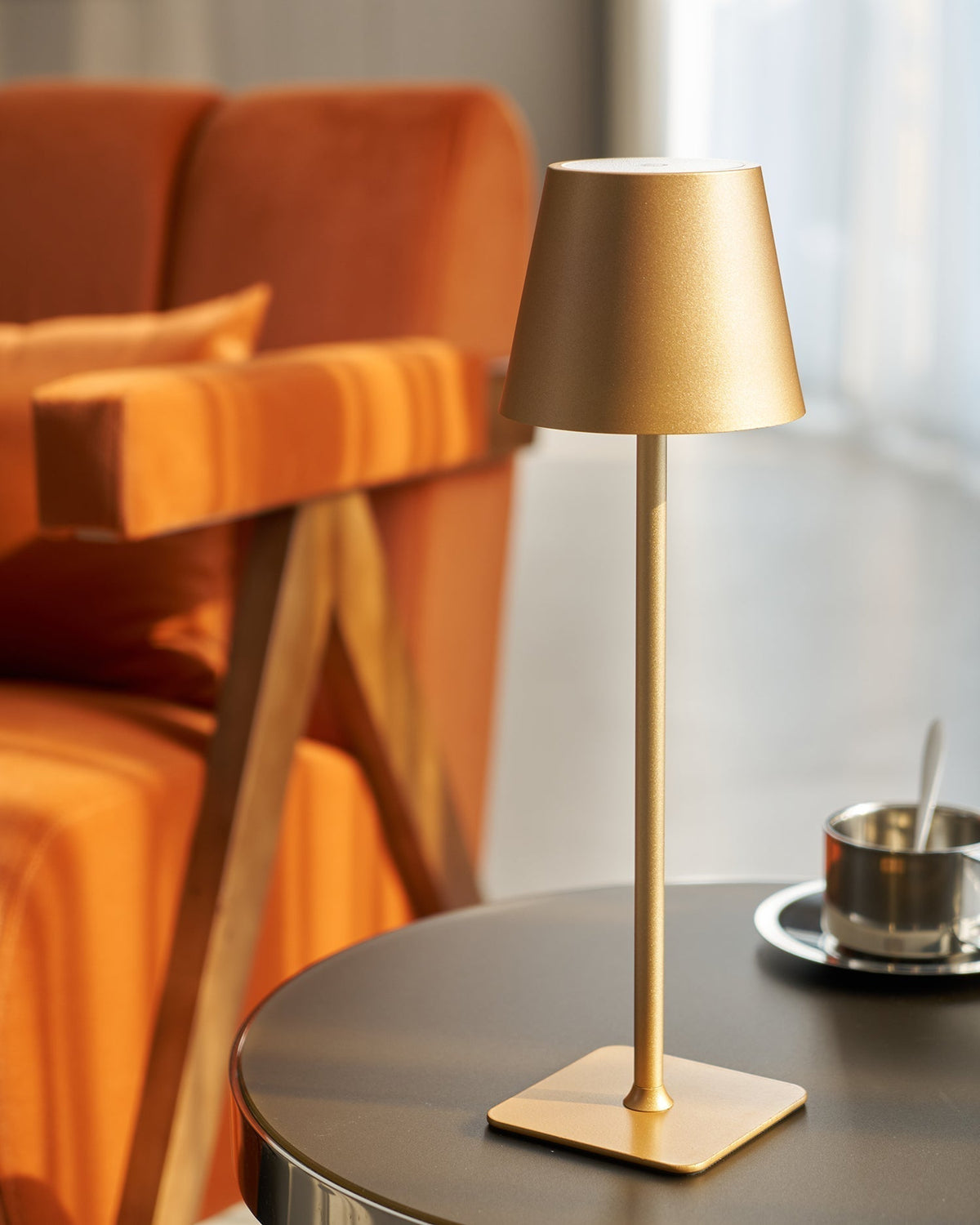 Viraorelia Table Lamp