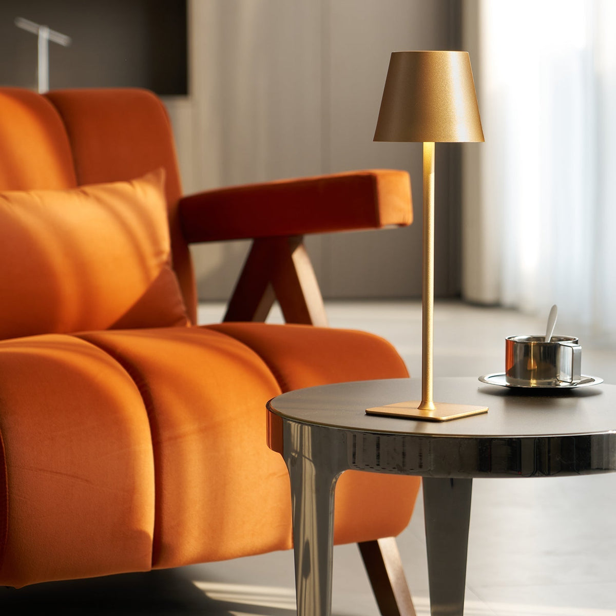 Viraorelia Table Lamp