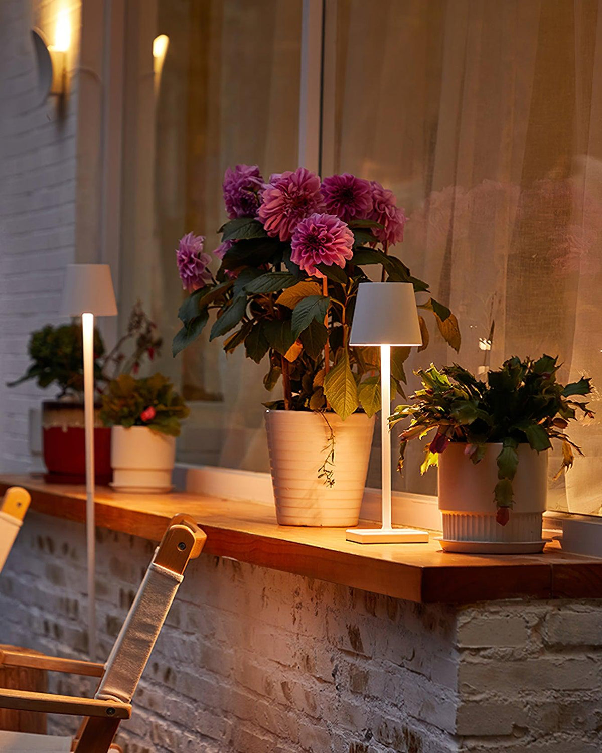 Viraorelia Table Lamp