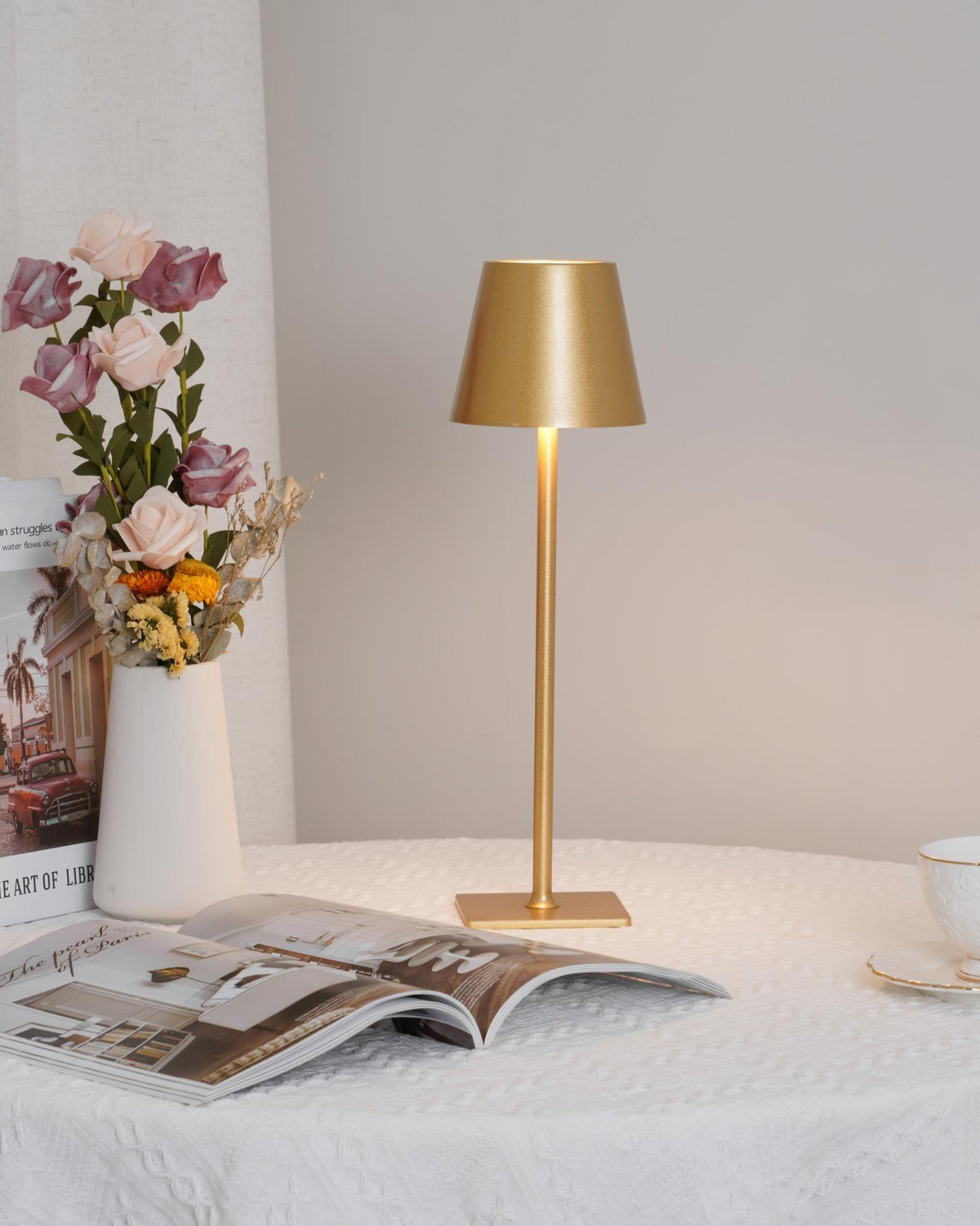 Viraorelia Table Lamp