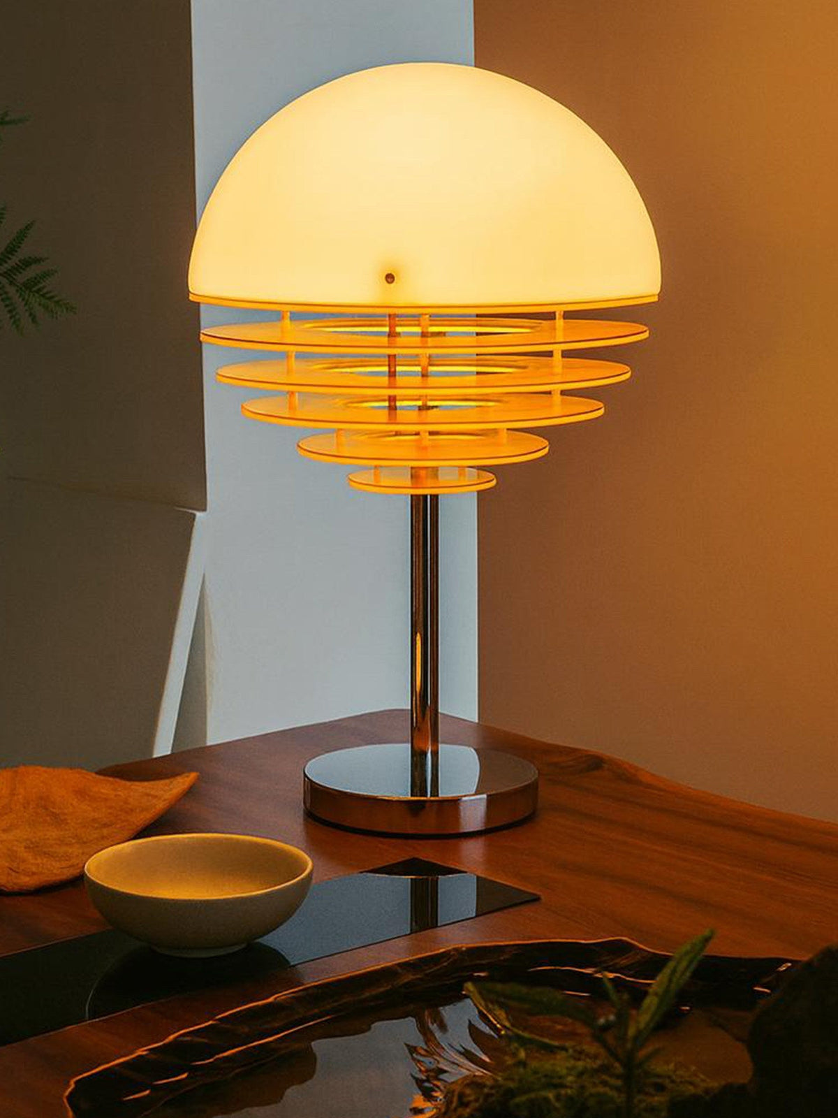 Bordlampe med kuppellameller