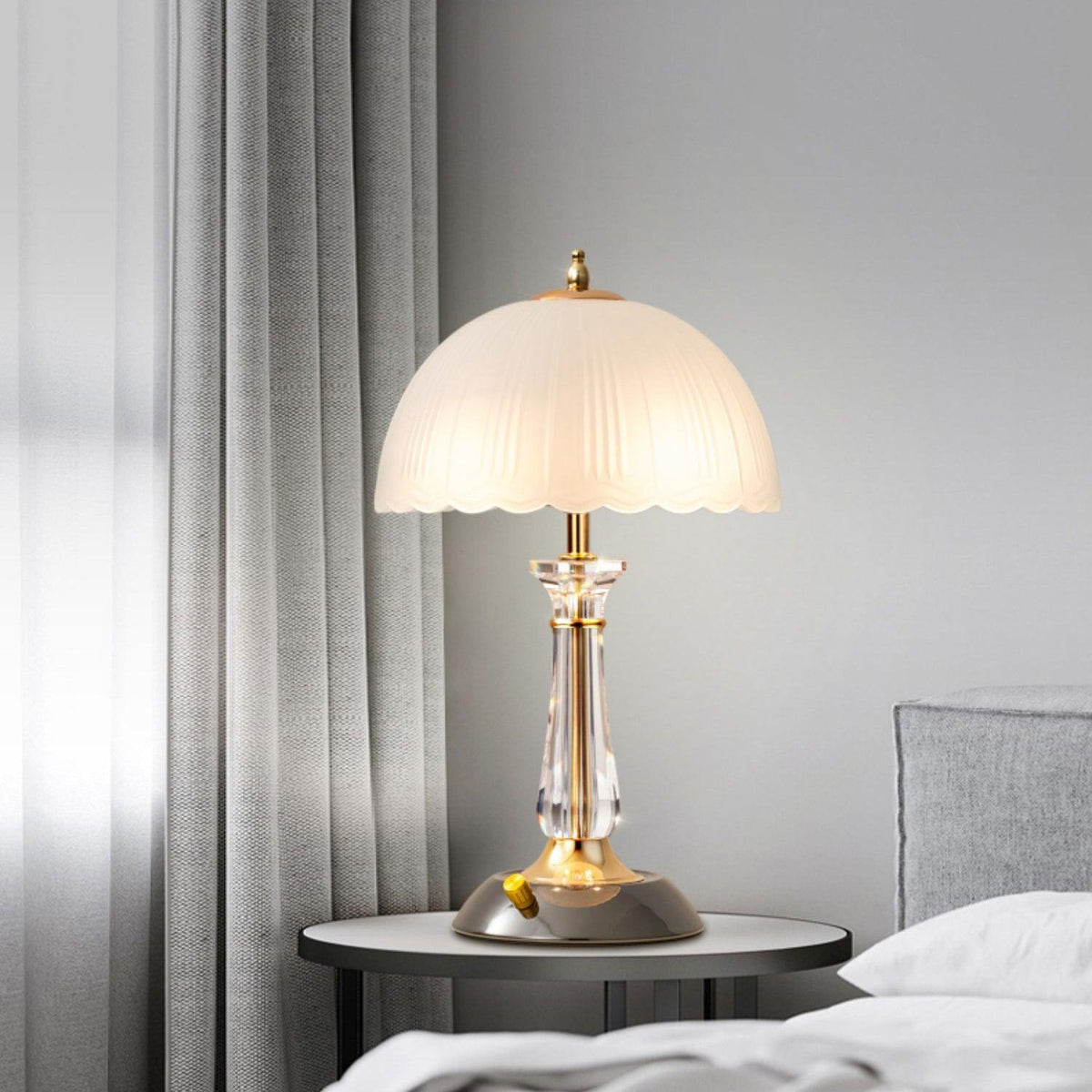 Belle välvd bordslampa i glas
