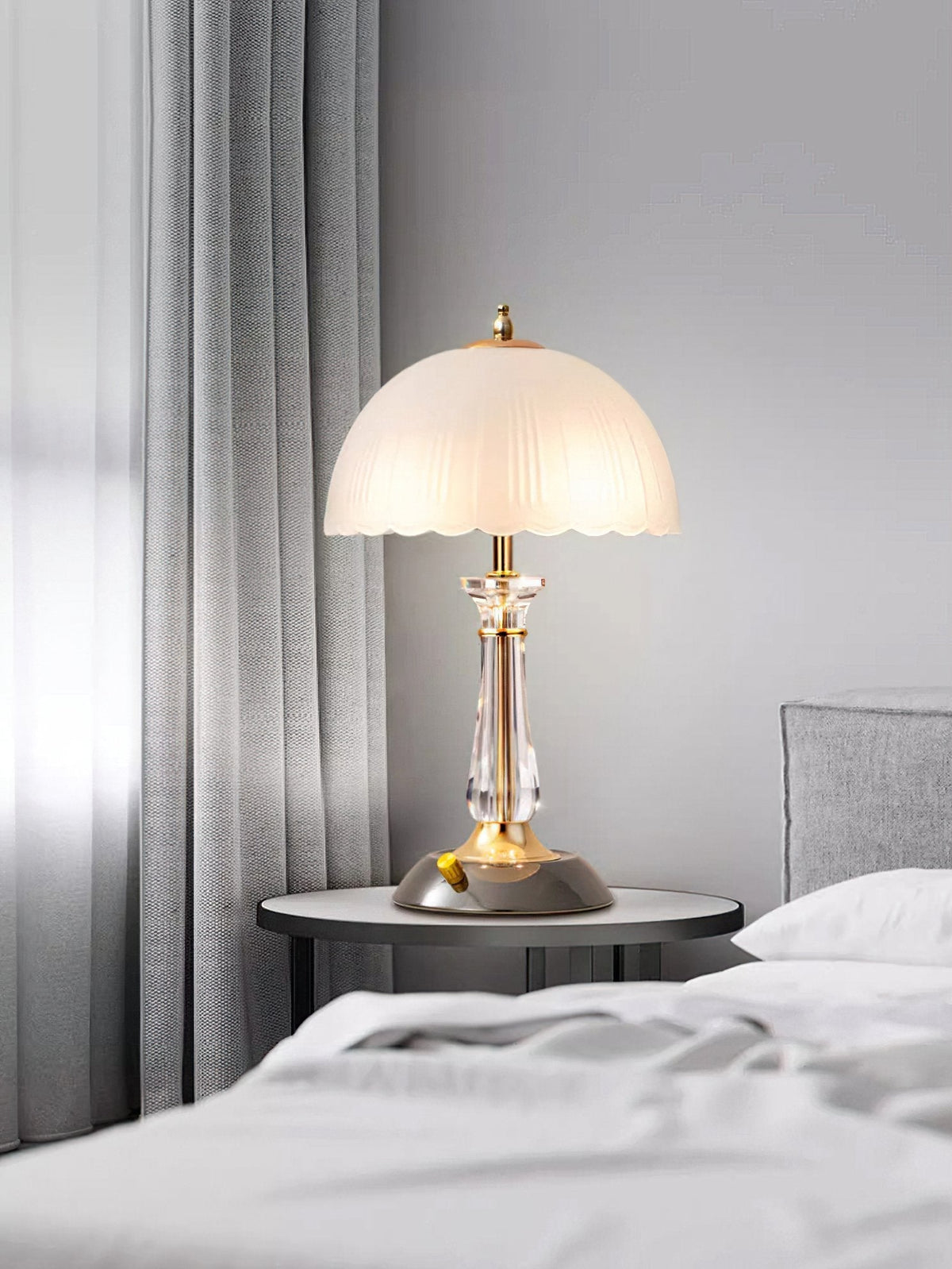Belle välvd bordslampa i glas