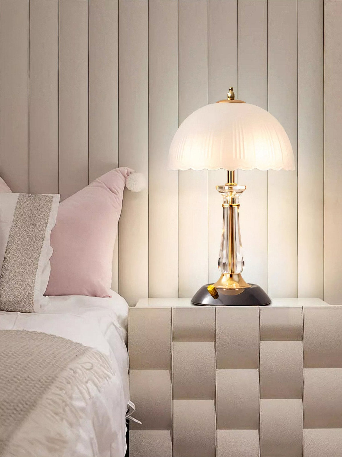 Belle välvd bordslampa i glas