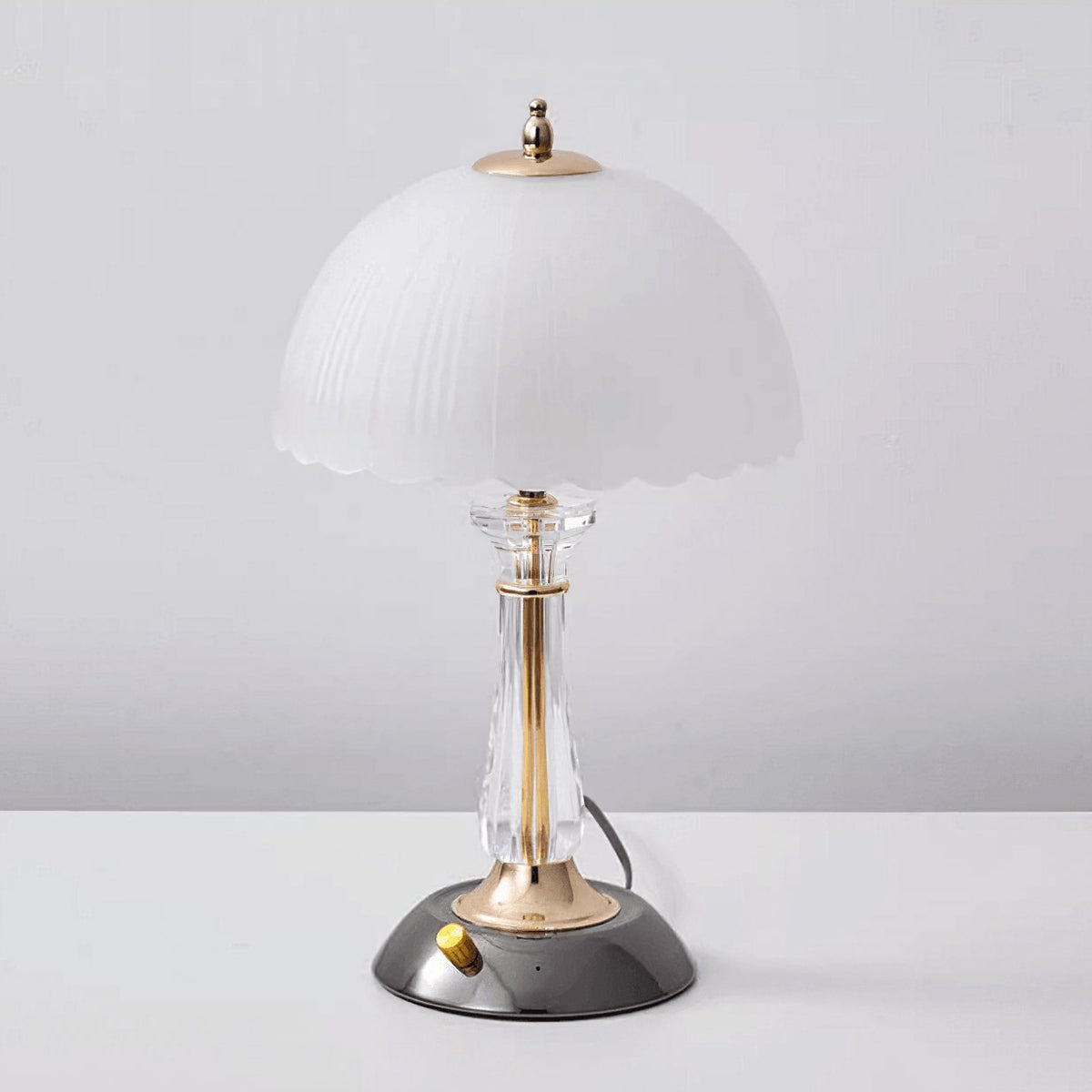 Belle välvd bordslampa i glas