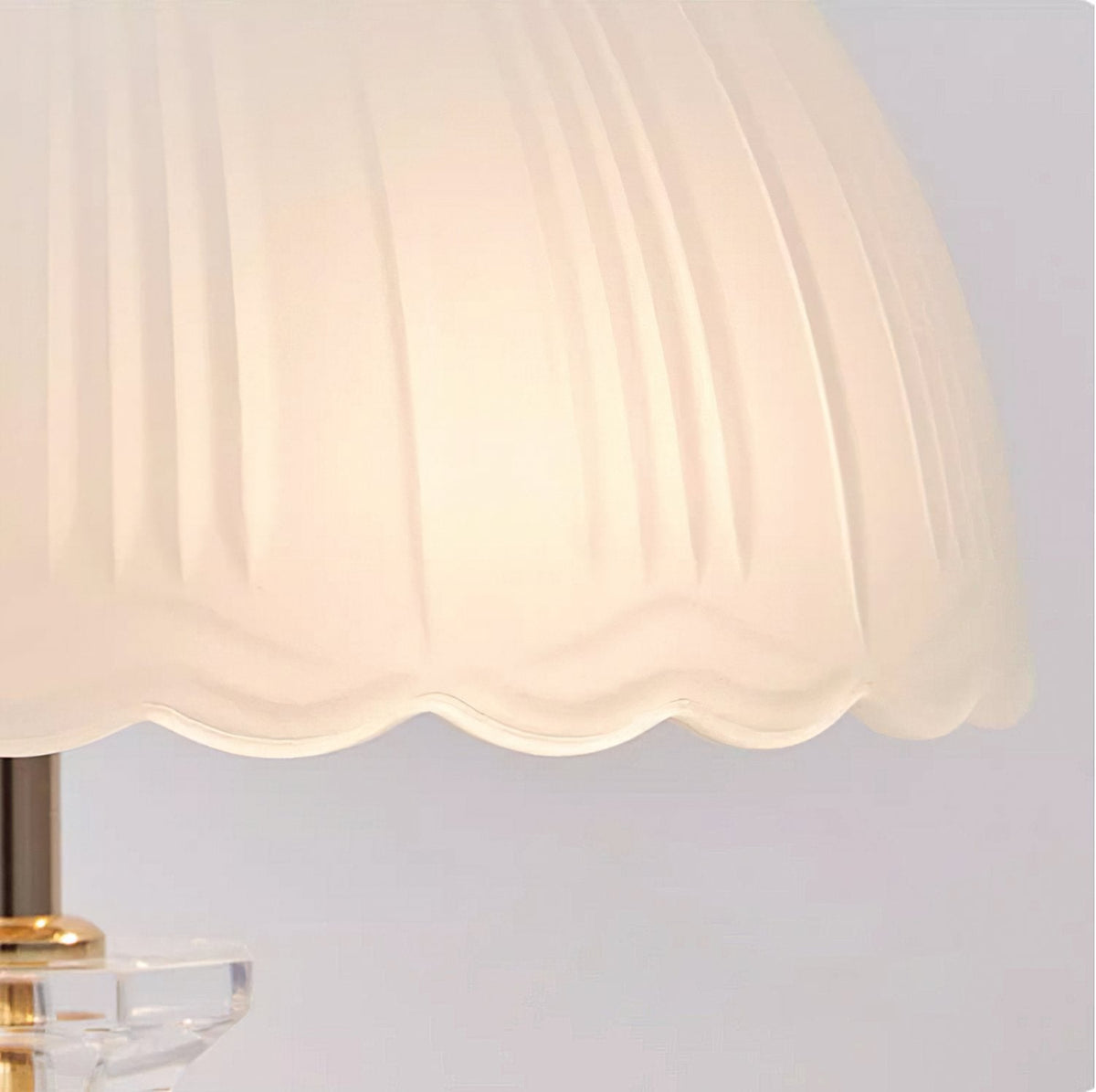 Belle välvd bordslampa i glas