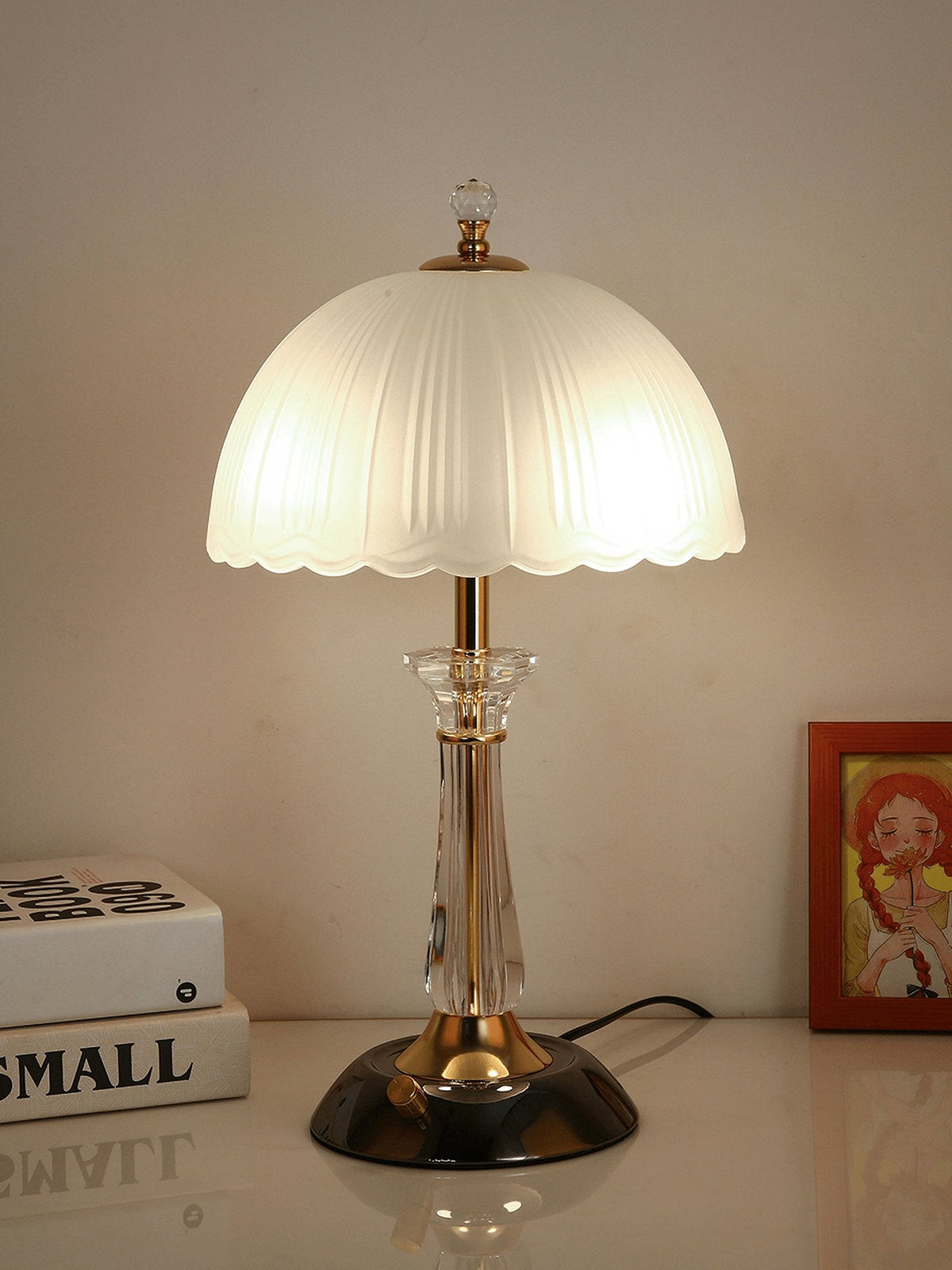 Belle välvd bordslampa i glas