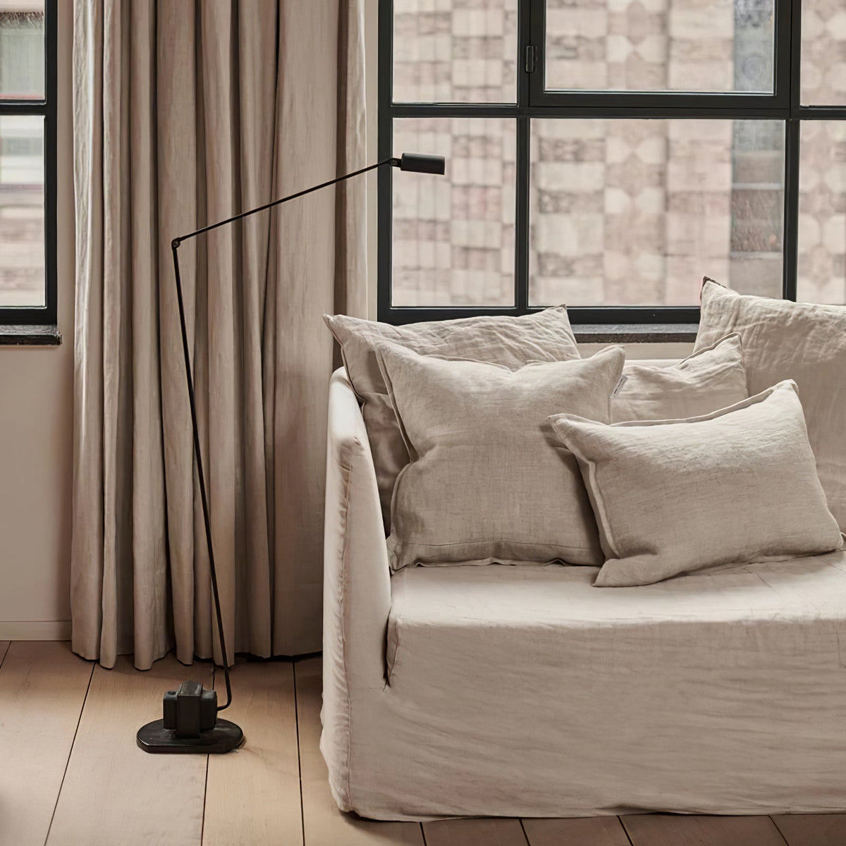 Nerilux justerbar gulvlampe