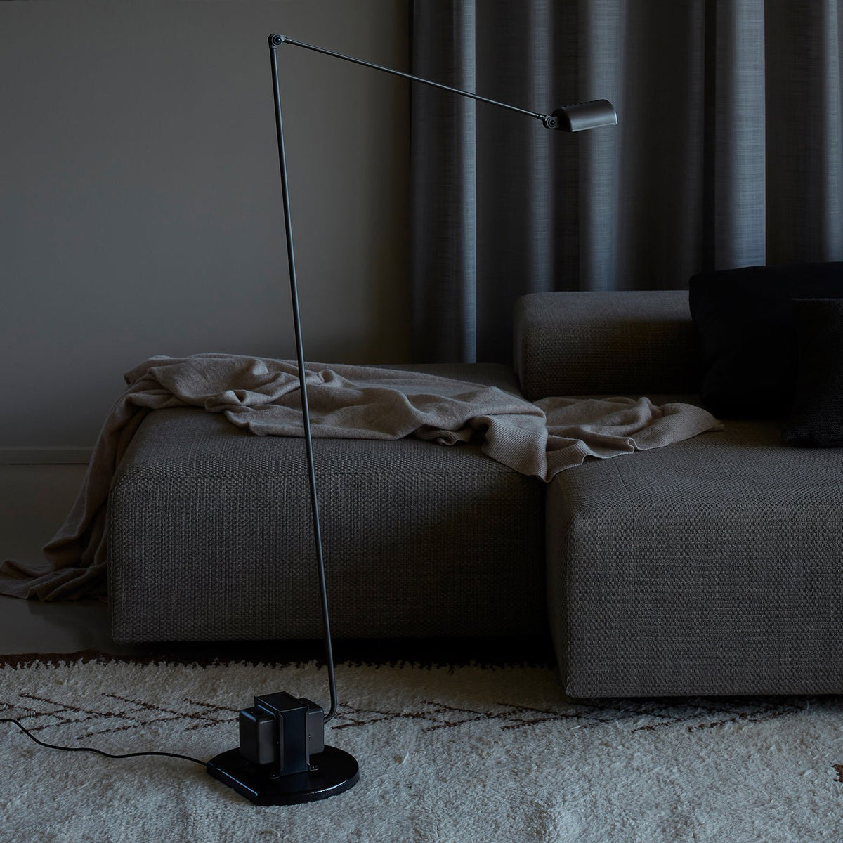 Nerilux justerbar gulvlampe