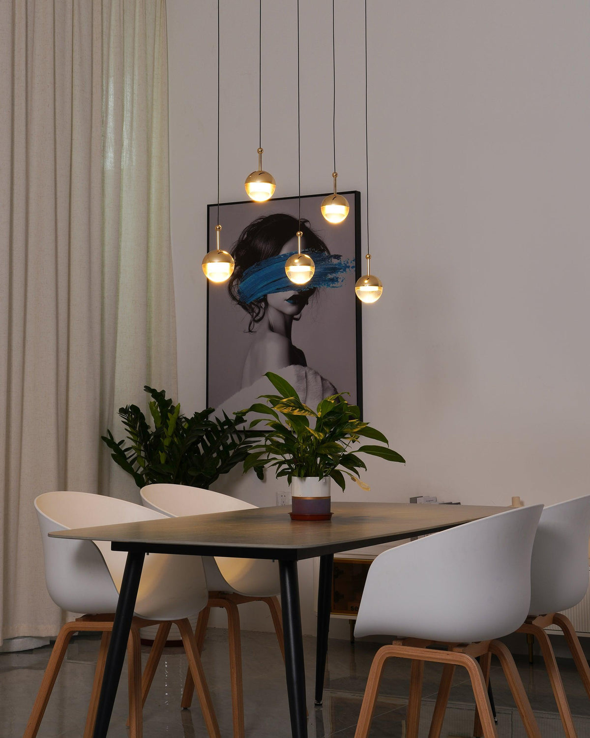 Zaneth minimalistisk pendellampe i stål og glas med flere ophæng til trappe