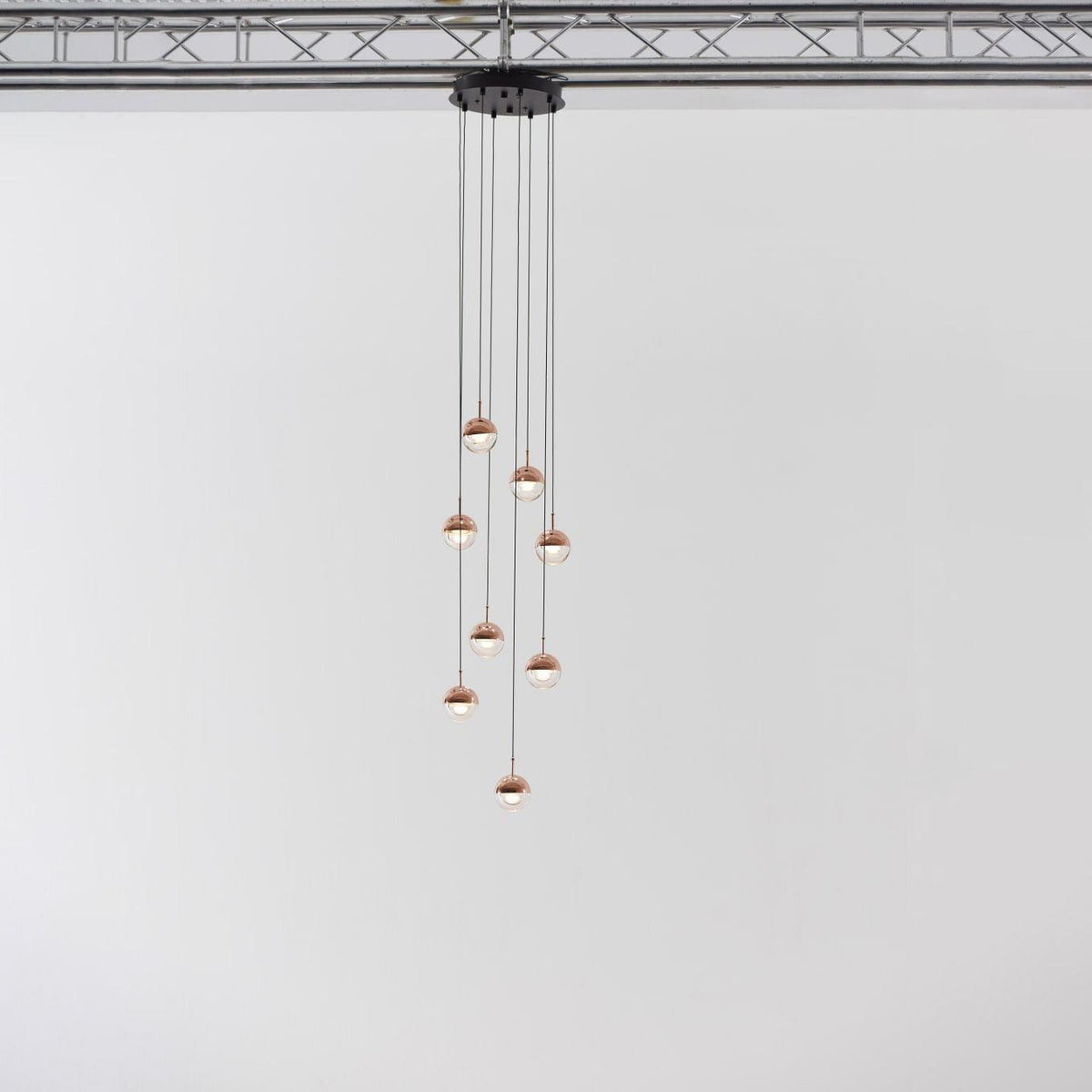 Zaneth minimalistisk pendellampe i stål og glas med flere ophæng til trappe
