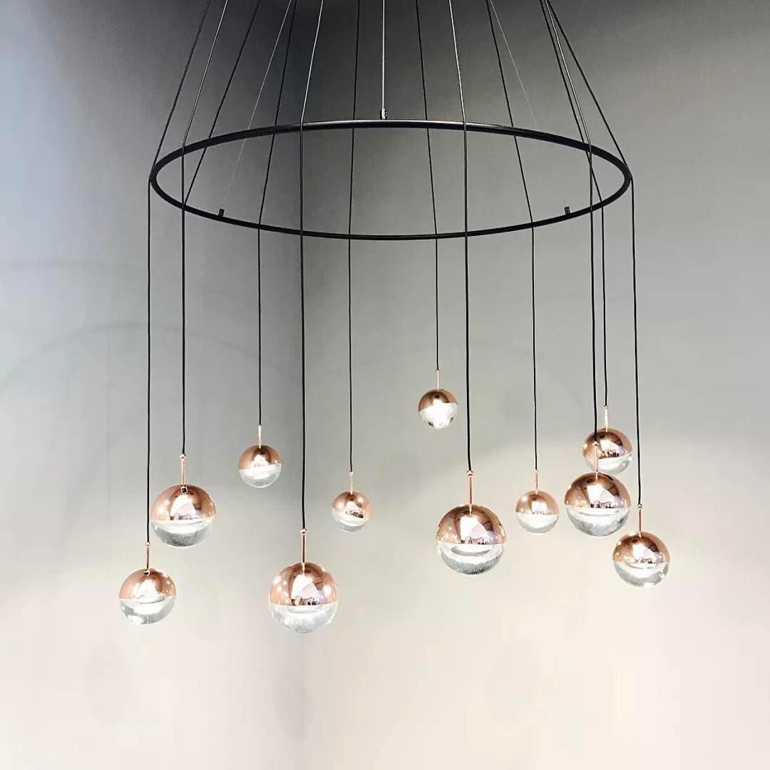Zaneth minimalistisk pendellampe i stål og glas med flere ophæng til trappe