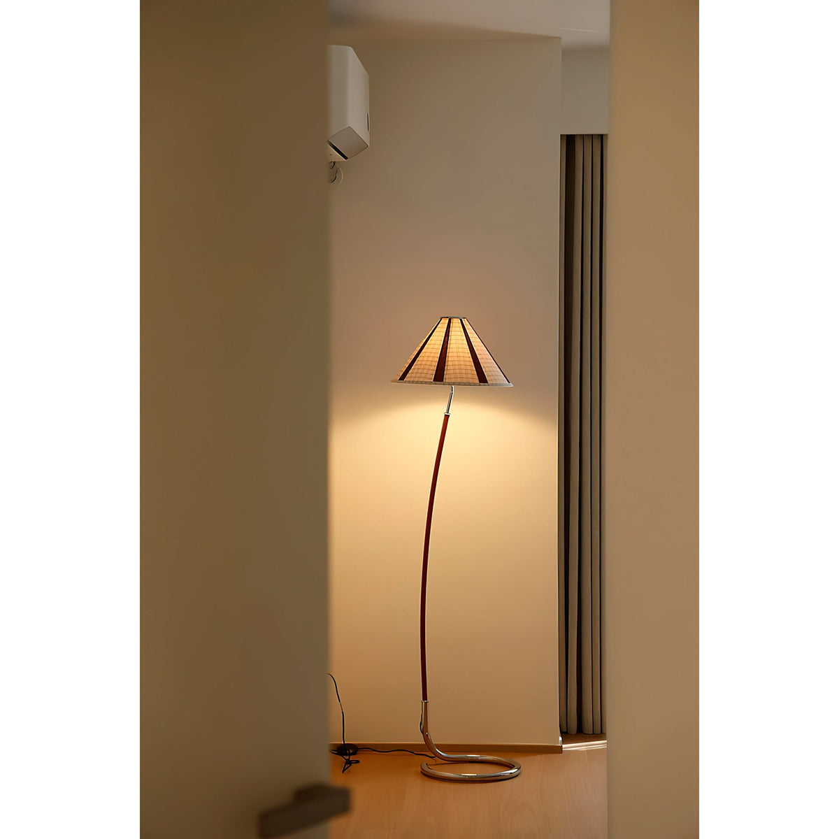 Elauena golvlampa