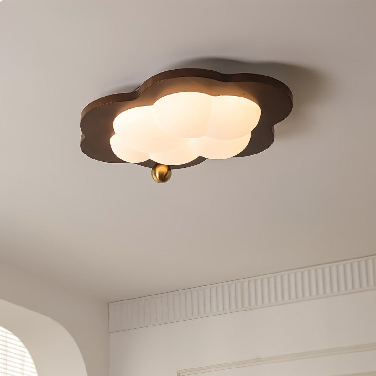 Ivaren eksklusiv nordisk kunstnerisk loftslampe i træ