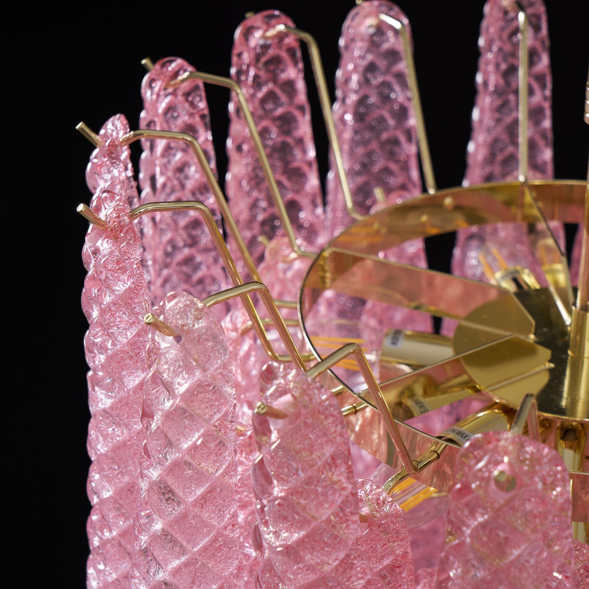 Lustre em vidro Murano rosa com gotas em cascata e padrão de diamantes Veliena