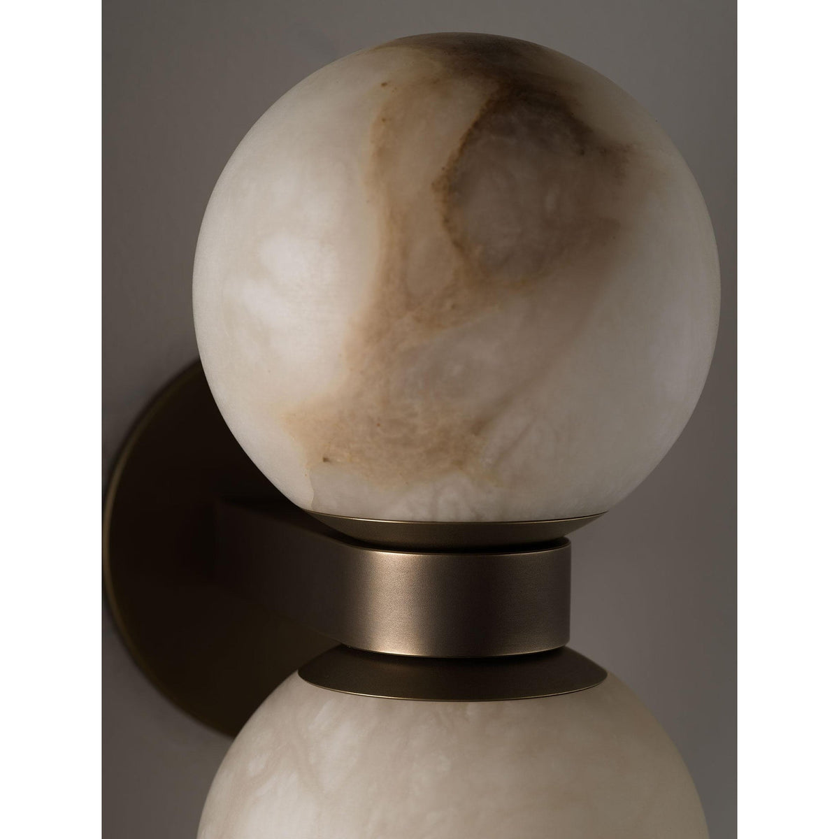 Candeeiro de parede Lush Globe em alabastro