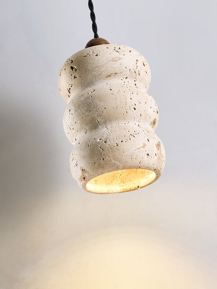 Bors Dune Pebble-pendellampe i gul travertin