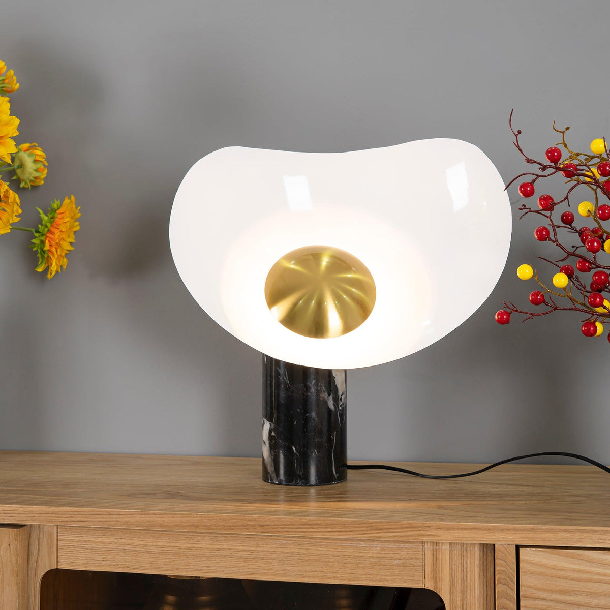 Astelor moderne bordlampe i marmor