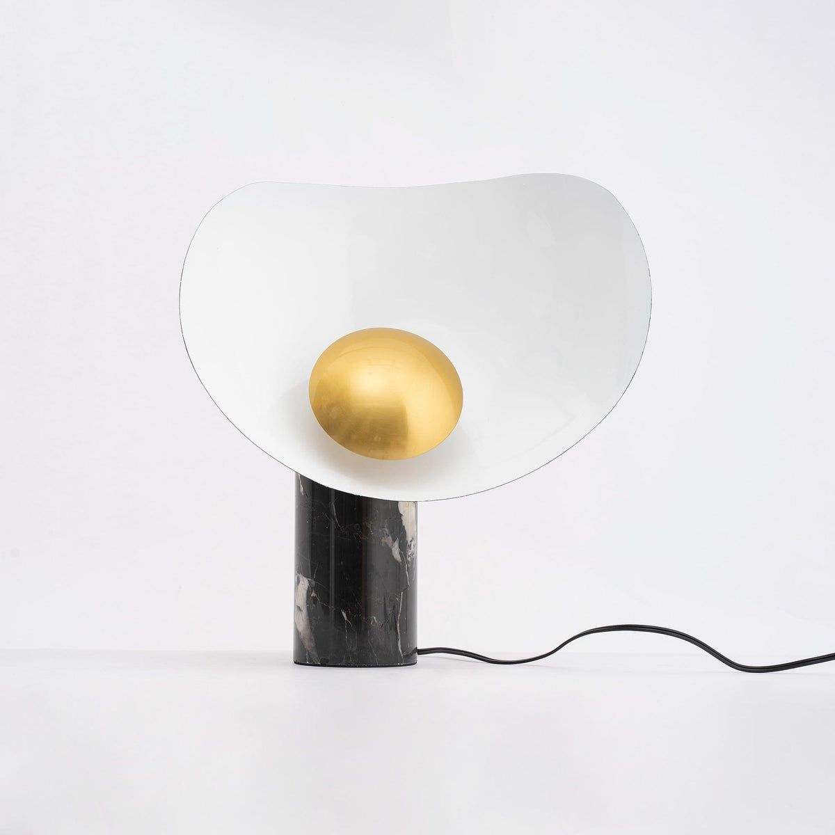 Astelor moderne bordlampe i marmor