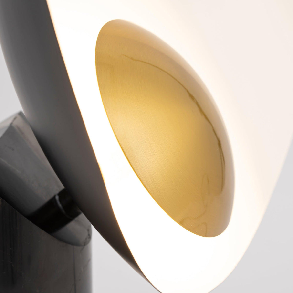 Astelor moderne bordlampe i marmor