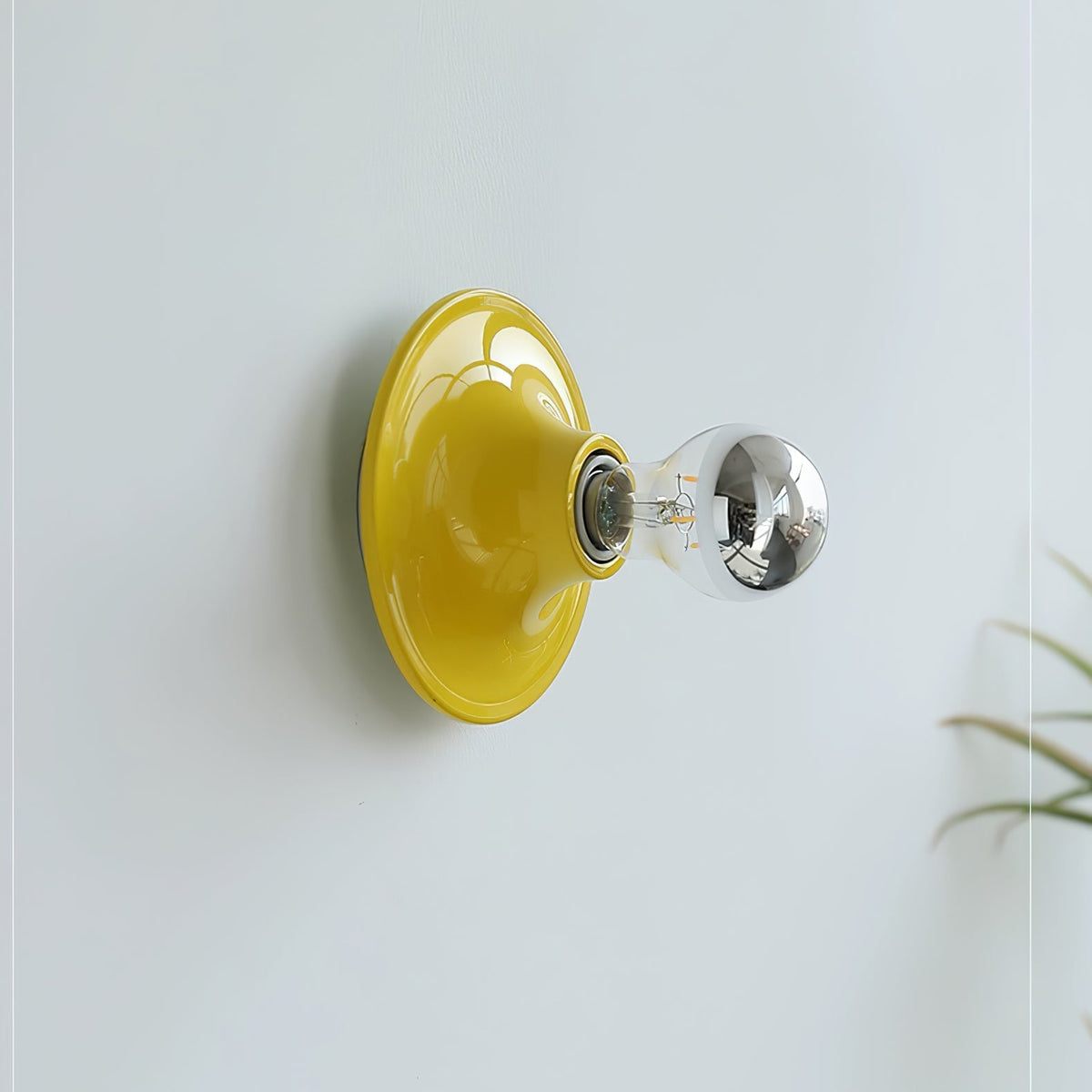 Ortheenin moderni minimalistinen lasiseinävalaisin