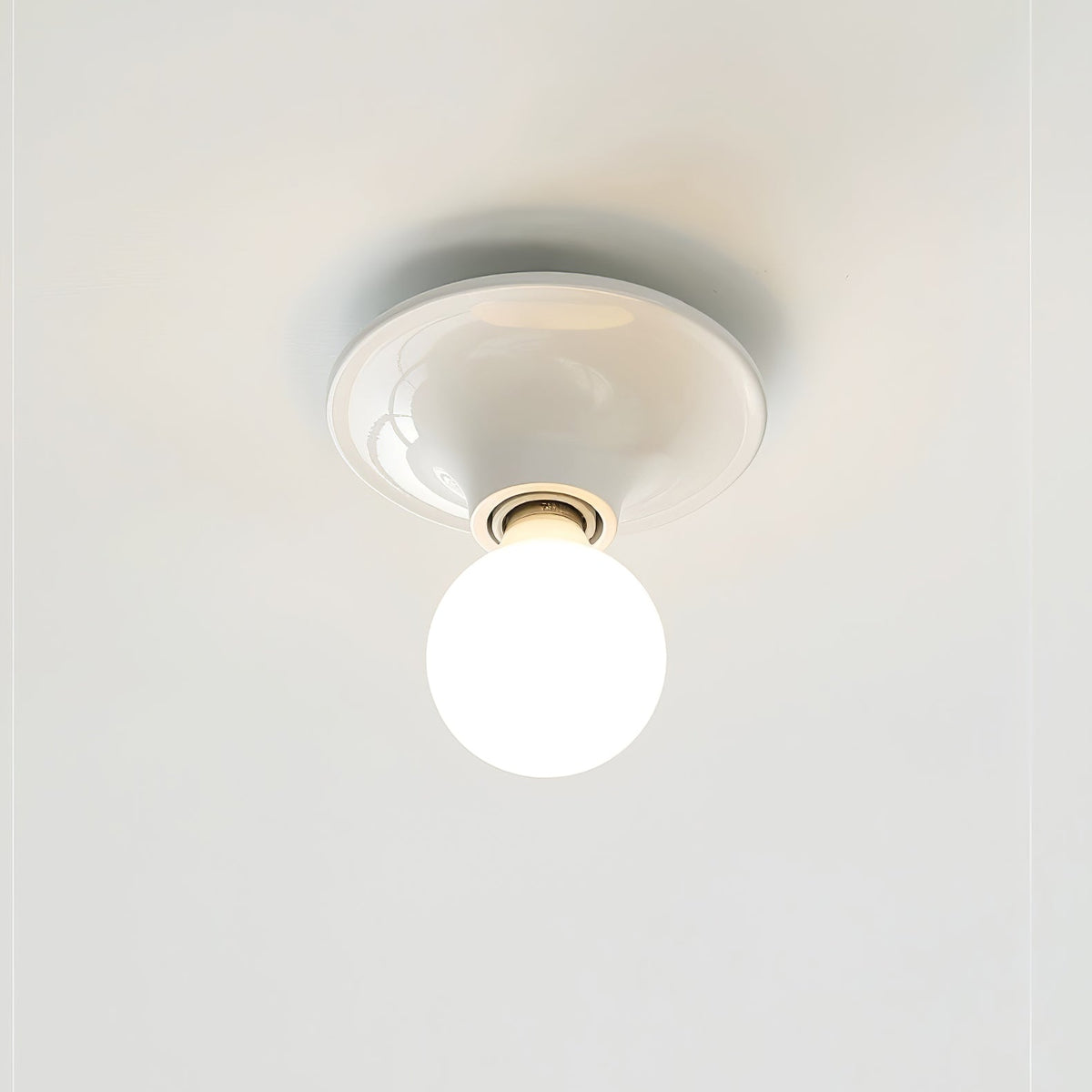 Ortheenin moderni minimalistinen lasiseinävalaisin