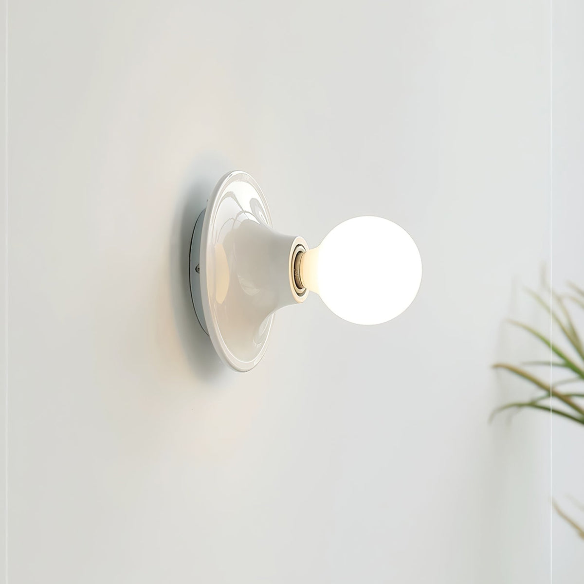 Ortheenin moderni minimalistinen lasiseinävalaisin
