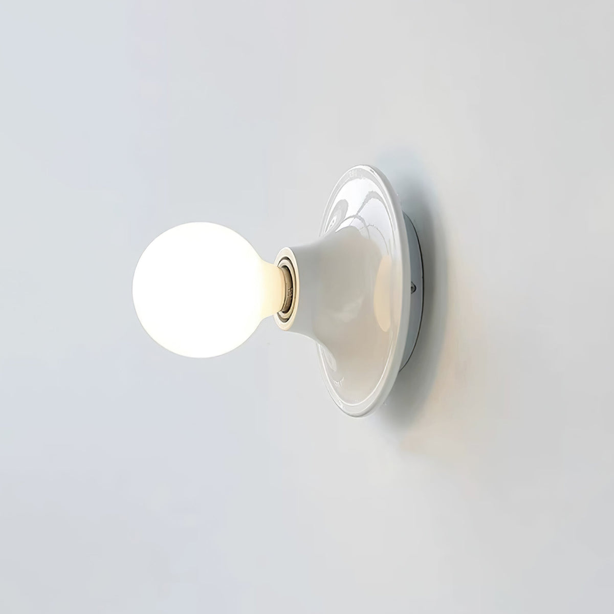 Ortheenin moderni minimalistinen lasiseinävalaisin