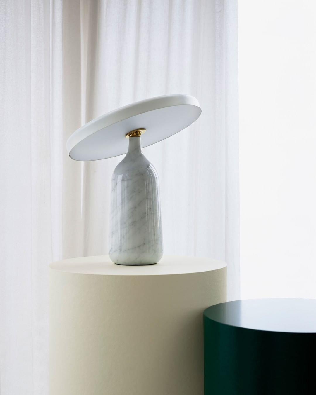 Astrian minimalistisk marmorbordlampe