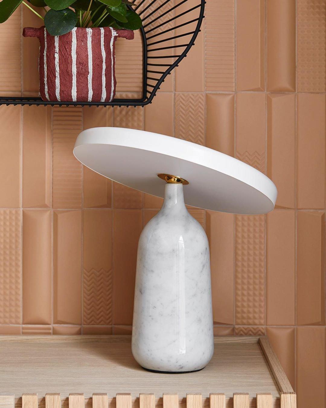 Astrian minimalistisk marmorbordlampe