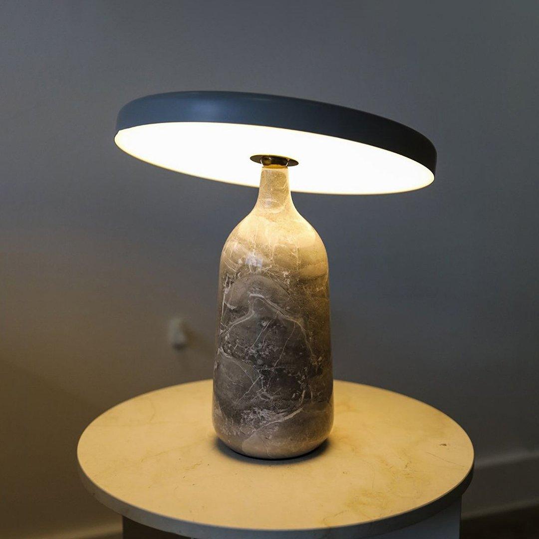 Astrian minimalistisk marmorbordlampe