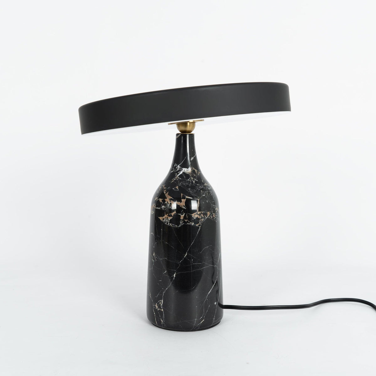 Astrian minimalistisk marmorbordlampe