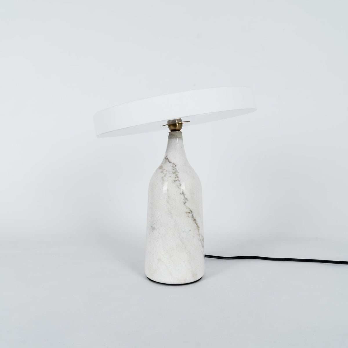 Astrian minimalistisk marmorbordlampe