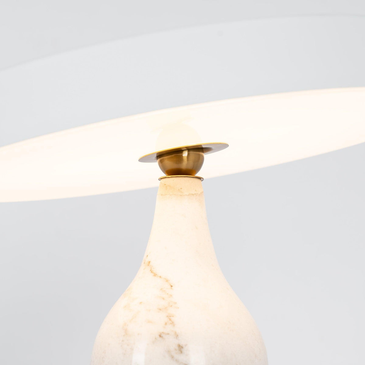 Astrian minimalistisk marmorbordlampe