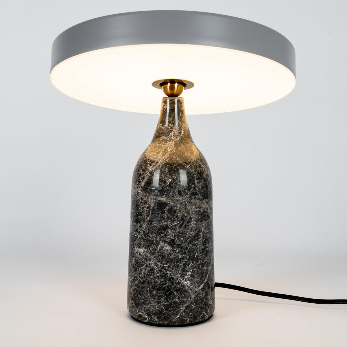 Astrian minimalistisk marmorbordlampe