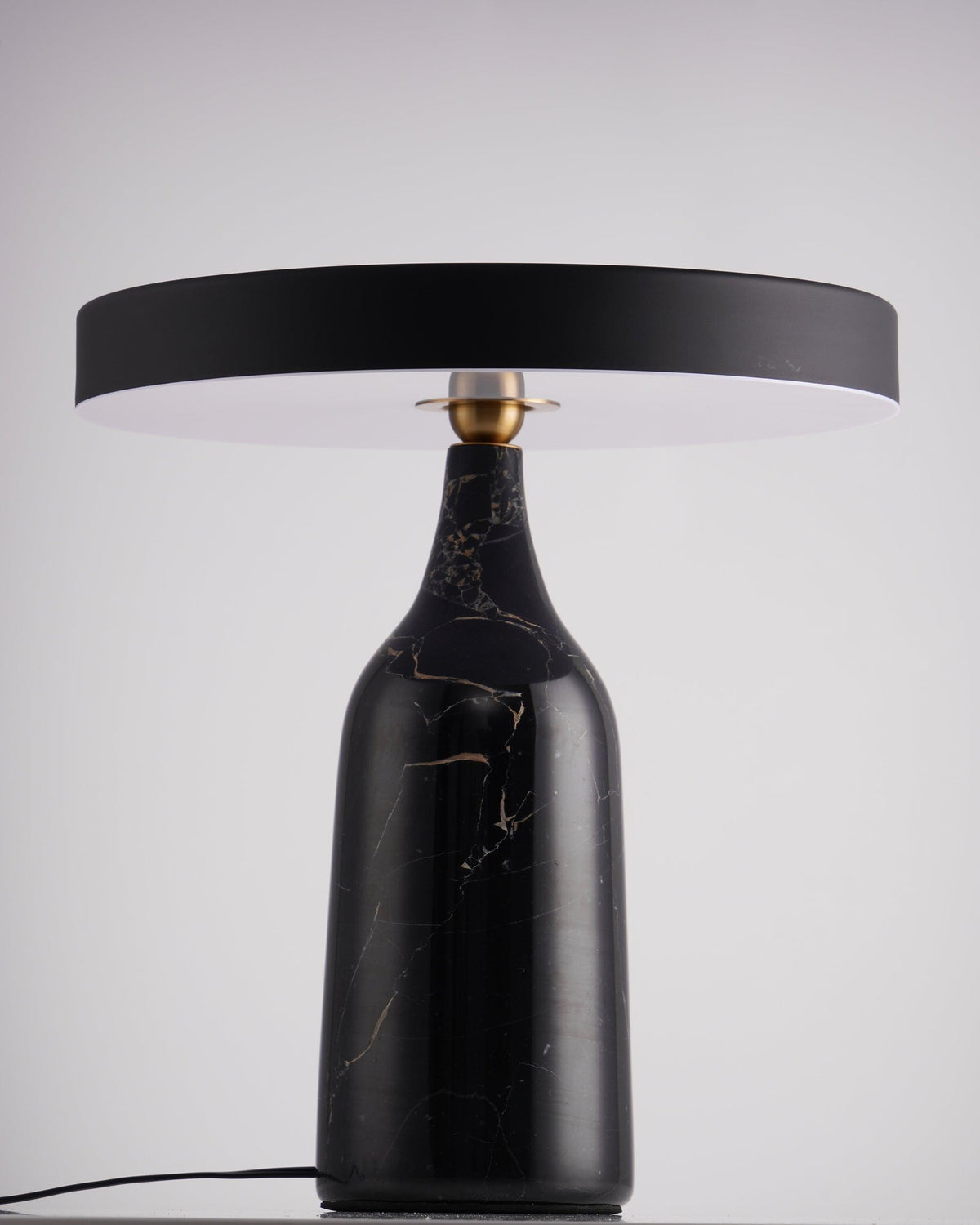 Astrian minimalistisk marmorbordlampe