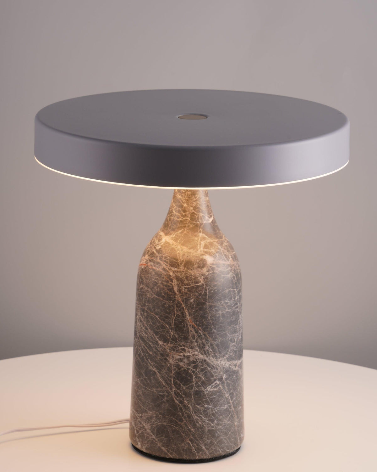 Astrian minimalistisk marmorbordlampe