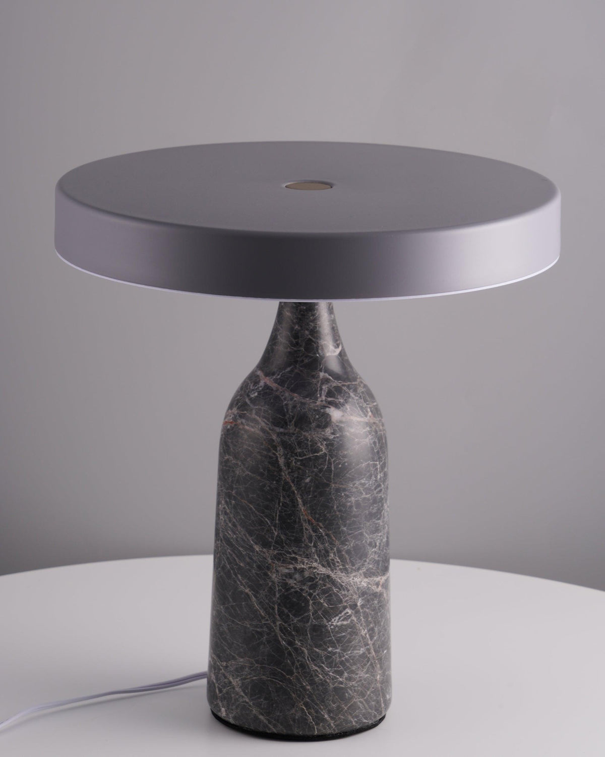 Astrian minimalistisk marmorbordlampe