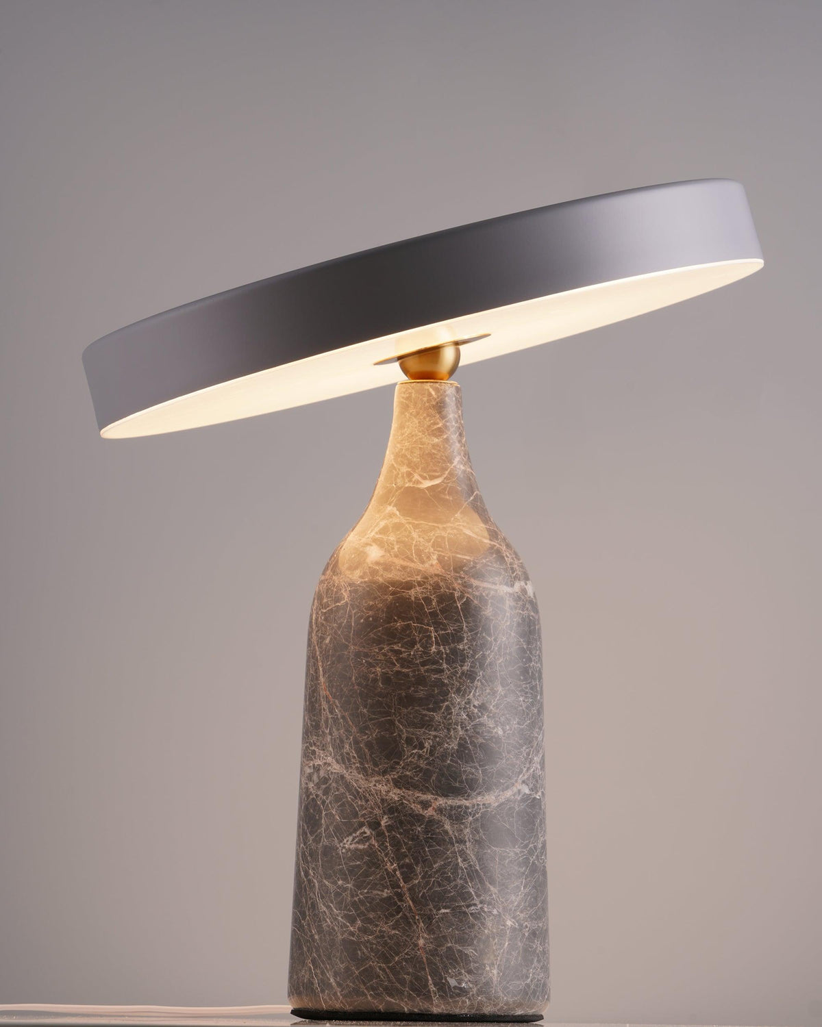 Astrian minimalistisk marmorbordlampe