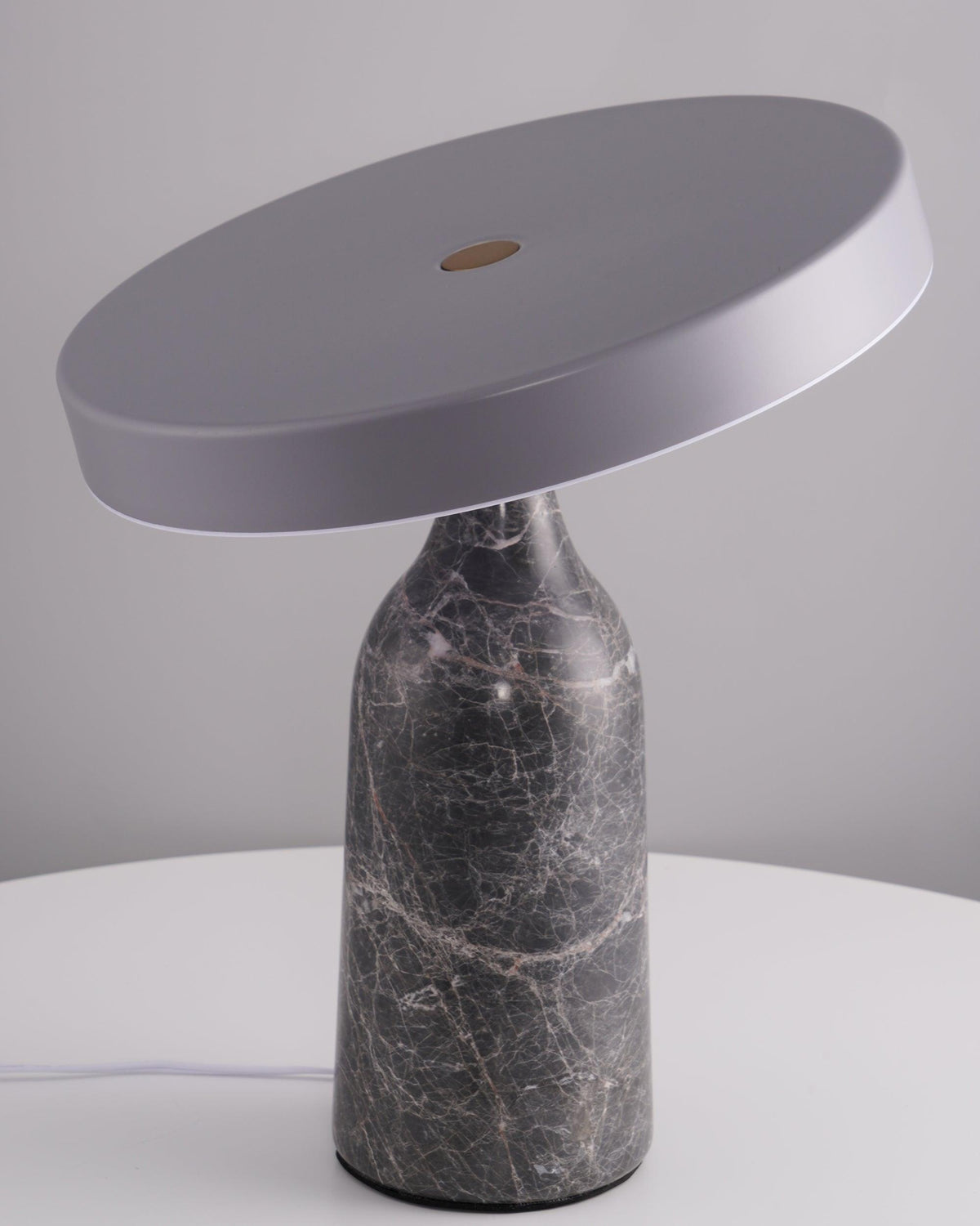 Astrian minimalistisk marmorbordlampe